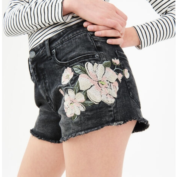Aeropostale Pants - AEROPOSTALE high waisted embroidered shorts